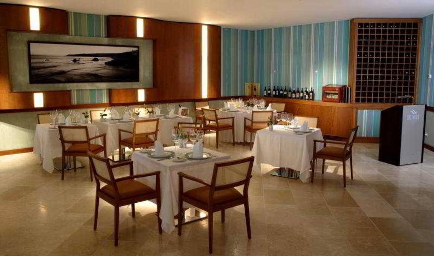 Sesimbra-Oceanfront-Hotel-Restaurant-32