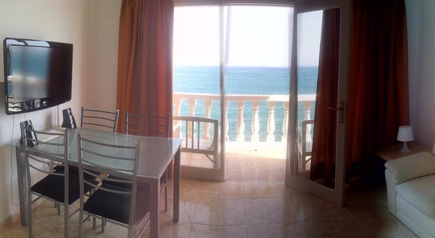 Apartamentos-Rocamar-Room-4