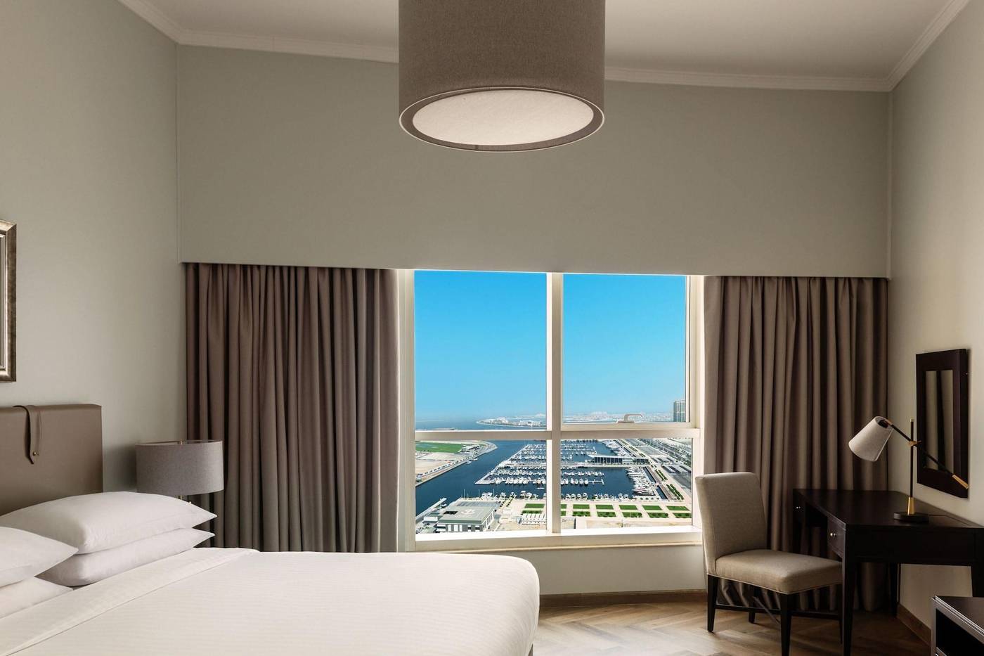 Dubai-Marriott-Harbour-Hotel---Suites-Room-6