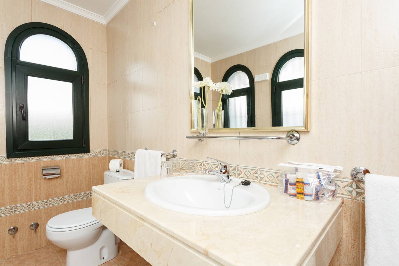 Globales-Pueblo-Andaluz-Room-25