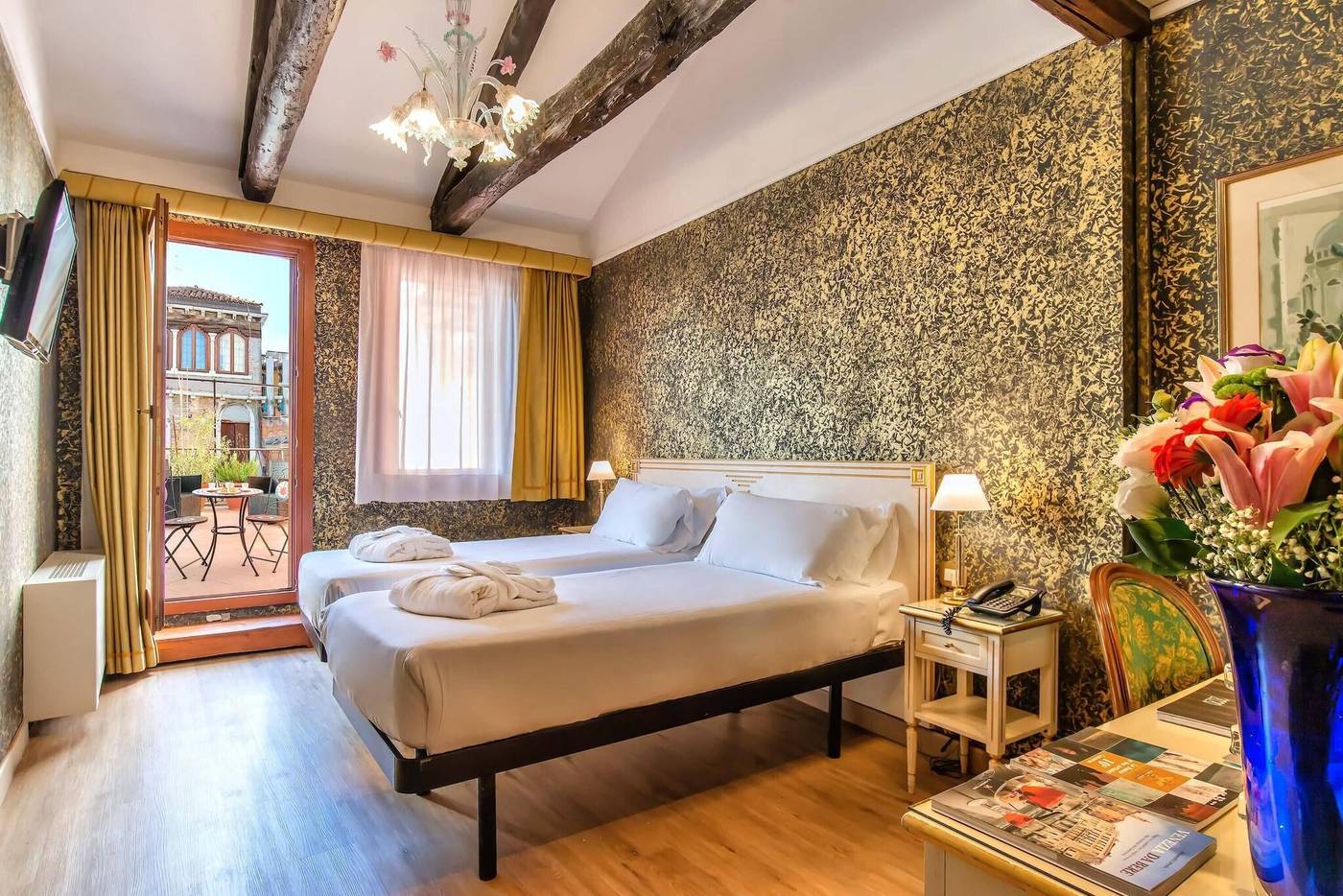 La-Fenice-et-des-Artistes-Room-33