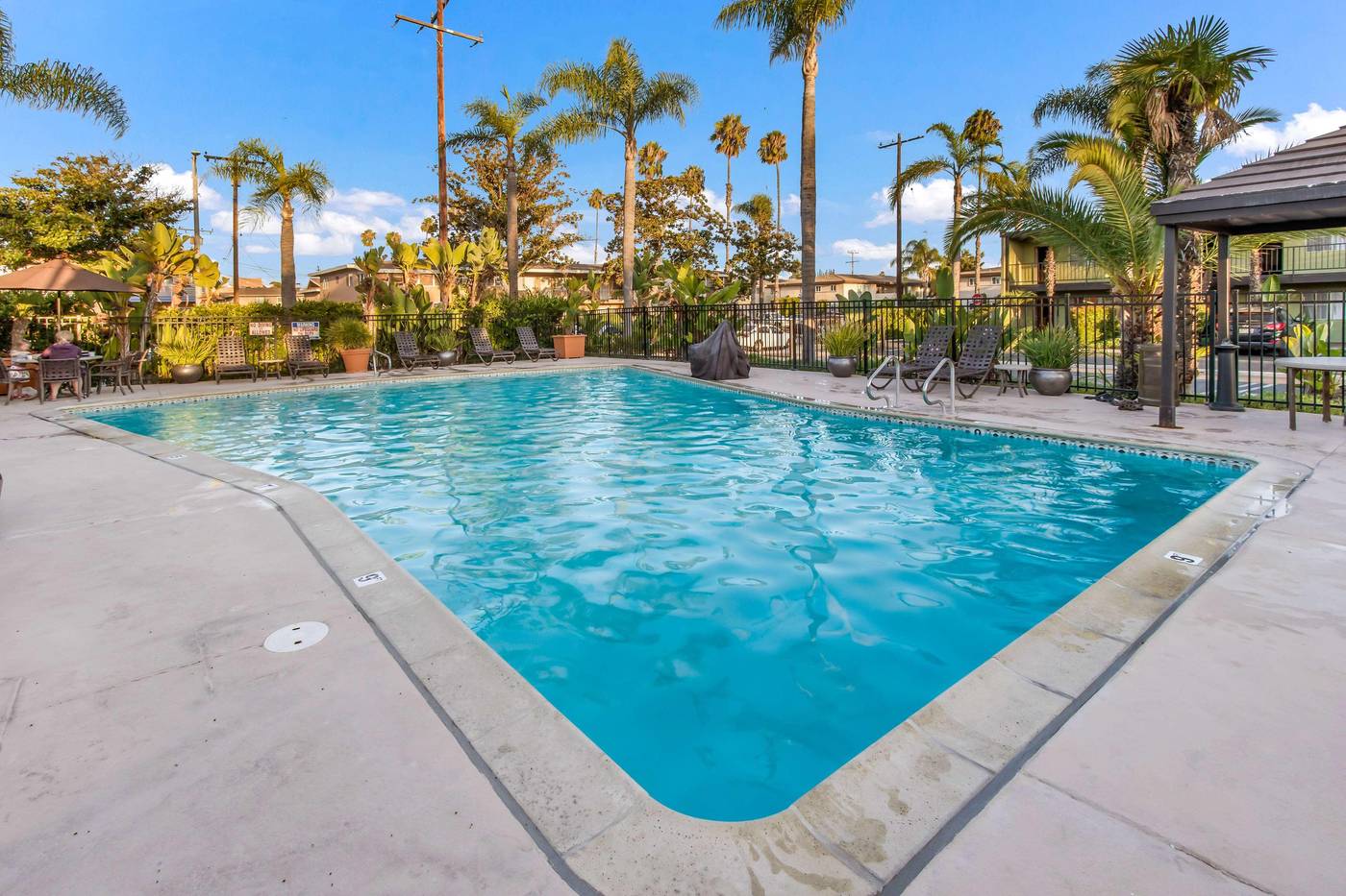 Best-Western-Plus-Pavilions-Pool-46