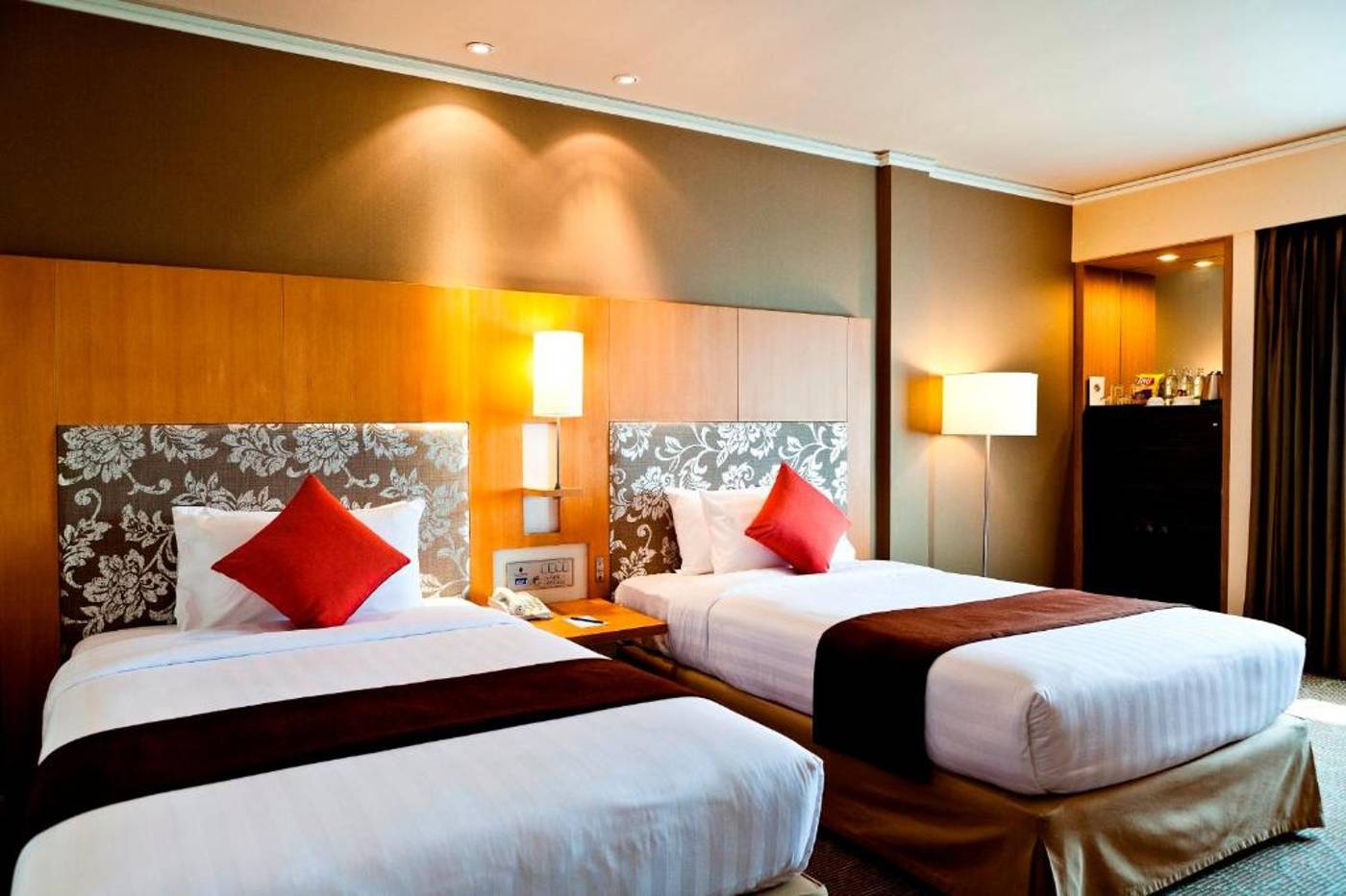 Royal-Princess-Larn-Luang-Bangkok-Room-32