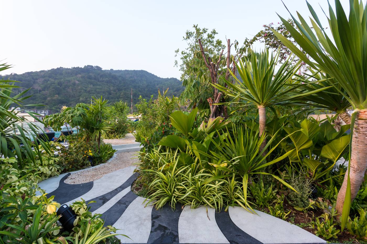 Oakwood-Hotel-Journeyhub-Phuket-Terrace-5