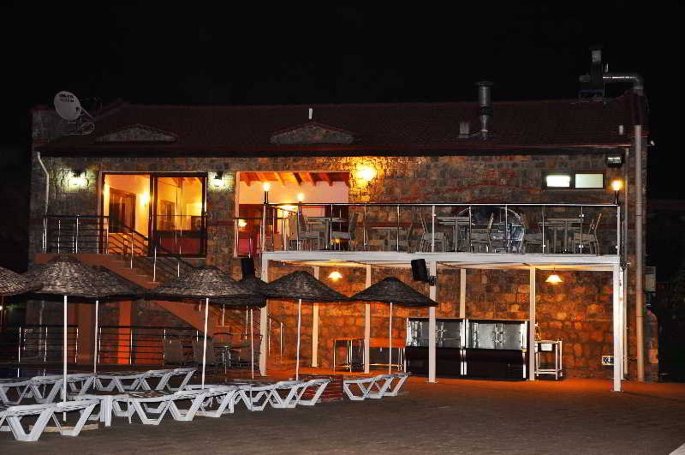 Flora-Palm-Resort-Restaurant-12