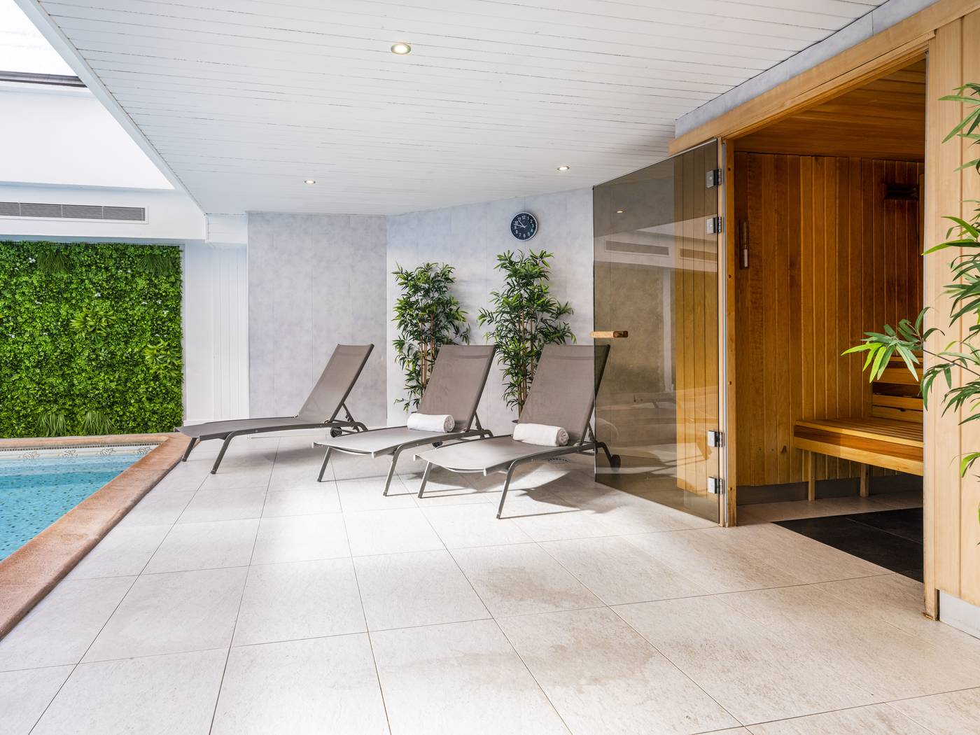 Nice-Riviera-Pool-36