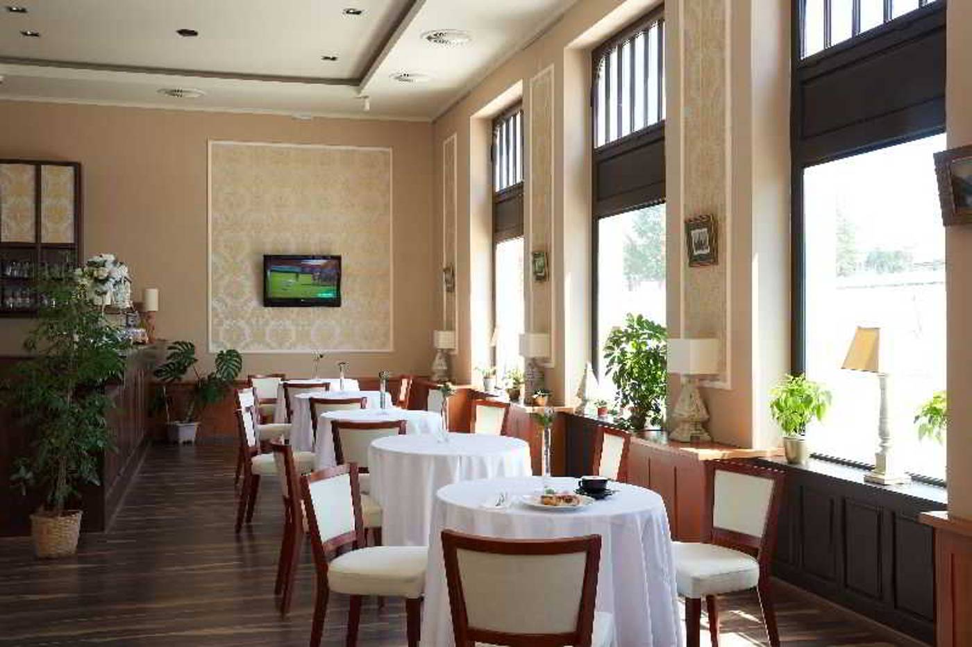 Queen-Elizabeth-Hotel-Bar-8