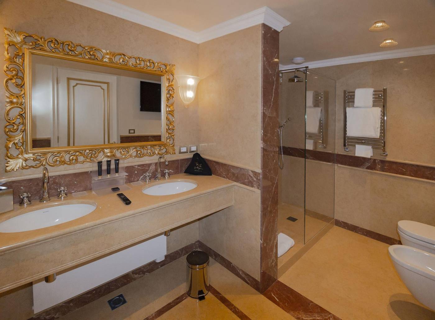 Ca-Bonfadini-Historic-Experience-Room-46