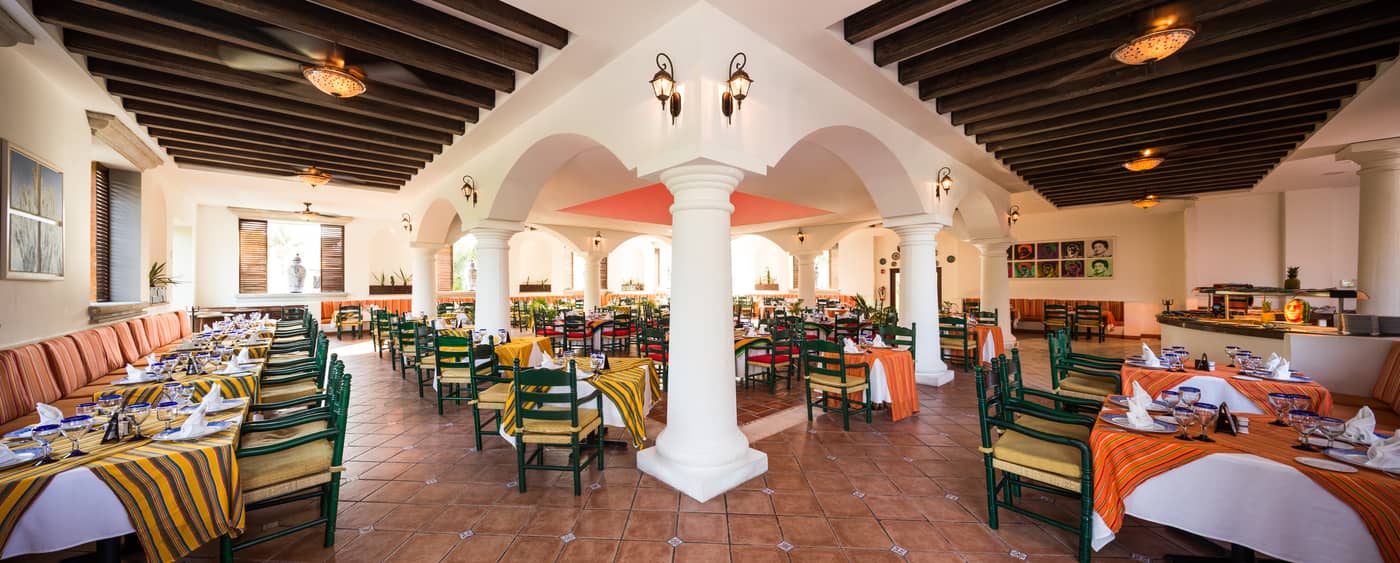 Bluebay-Grand-Esmeralda-Restaurant-40