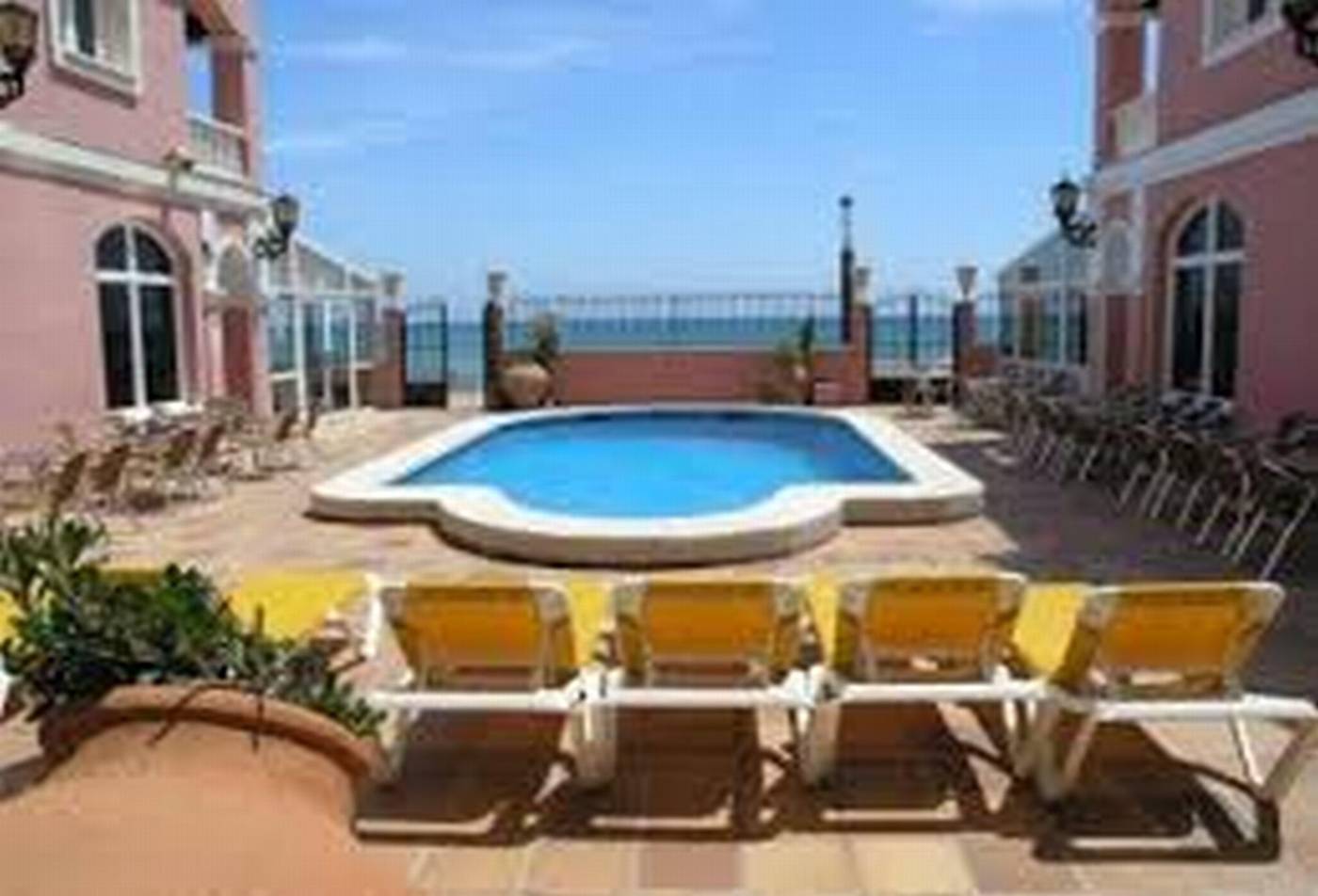 Lloyds-Beach-Club-Pool-13