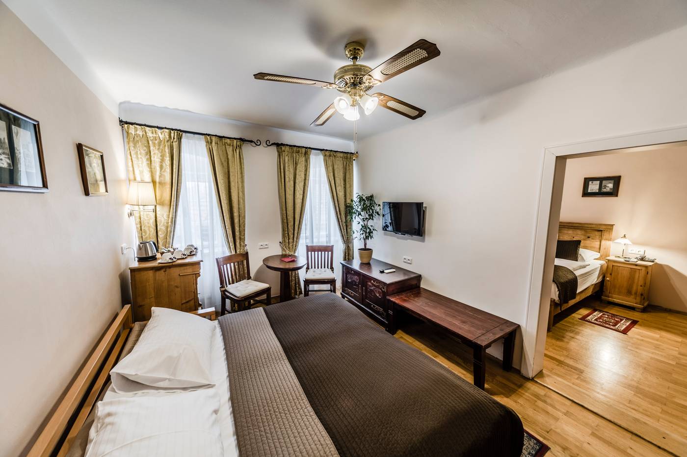 Archibald-at-the-Charles-Bridge-Room-19