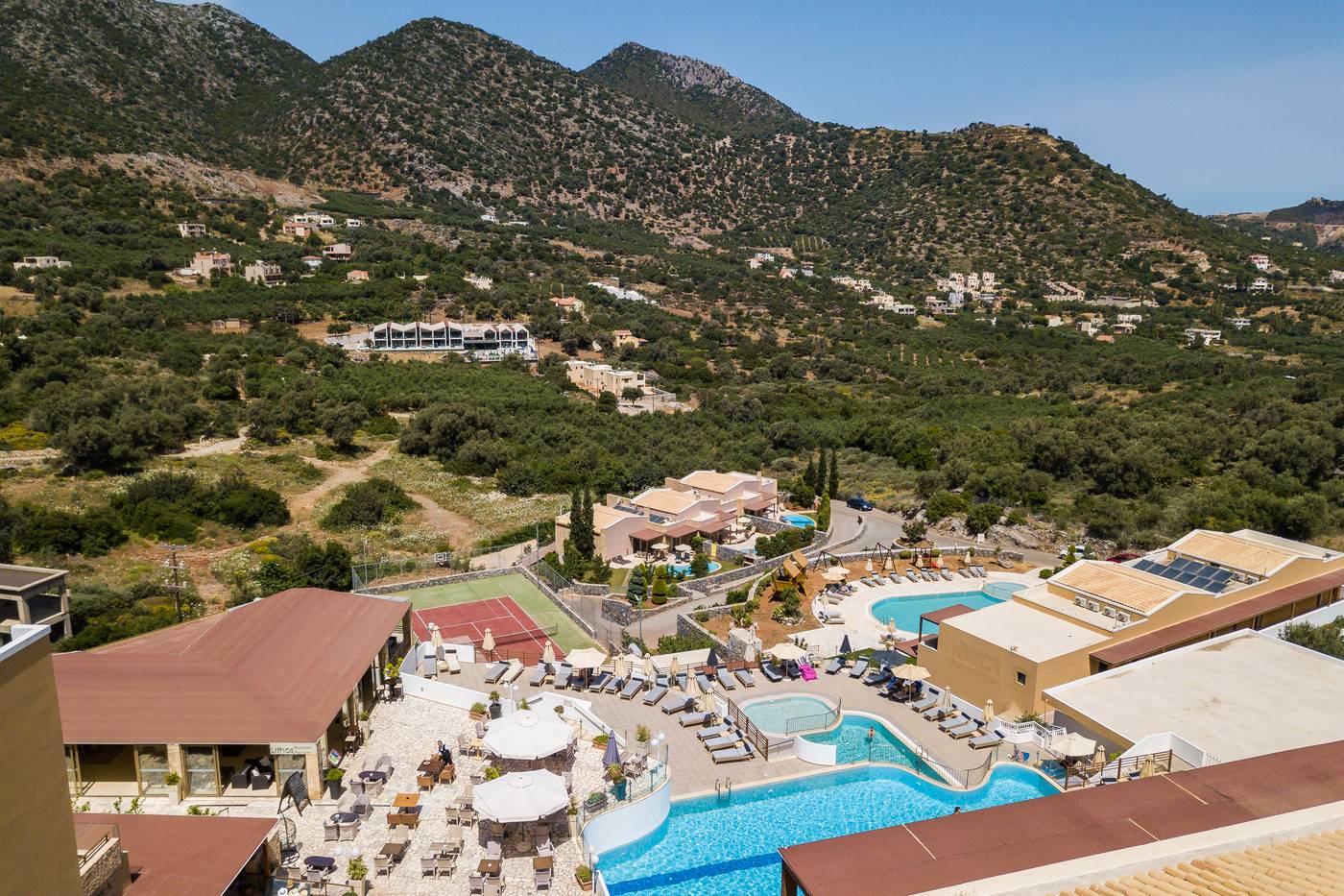 Filion-Suites-Resort---Spa-Terrace-16