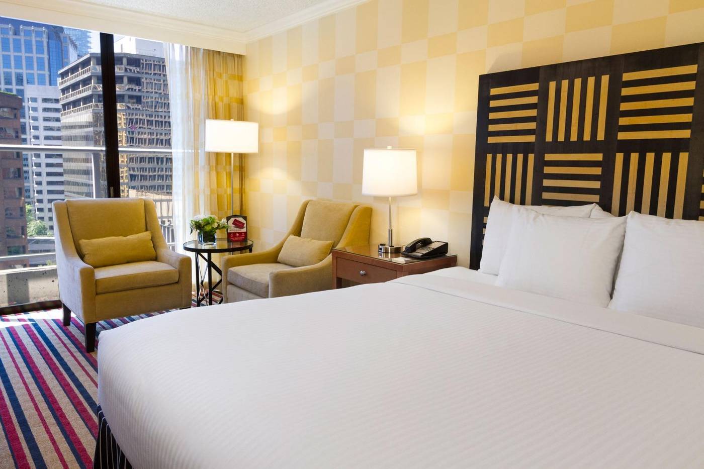 Pinnacle-Hotel-Harbourfront-Room-12