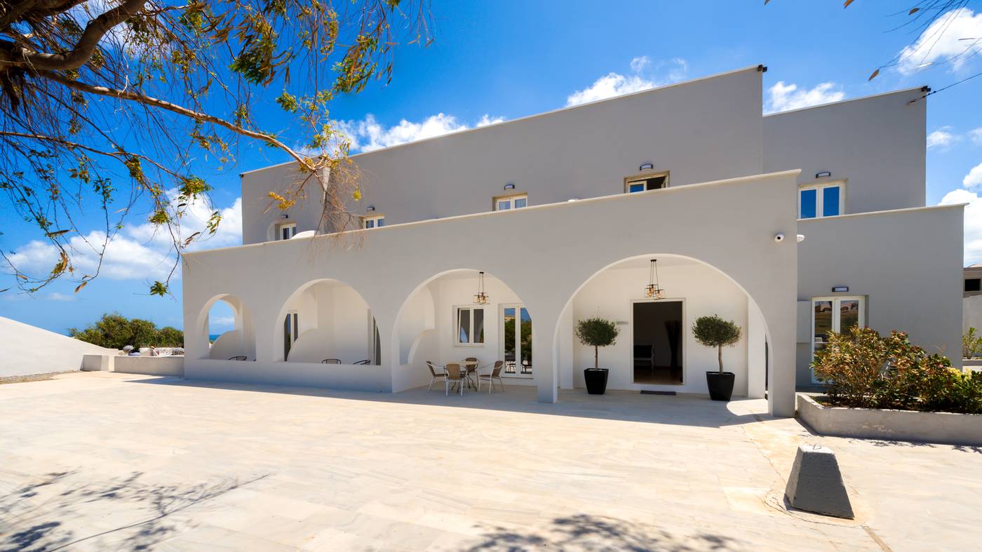 Anamar-Santorini-General-view-3