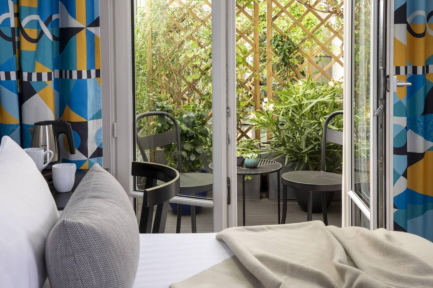 Hotel-Les-Matins-de-Paris-Terrace-1