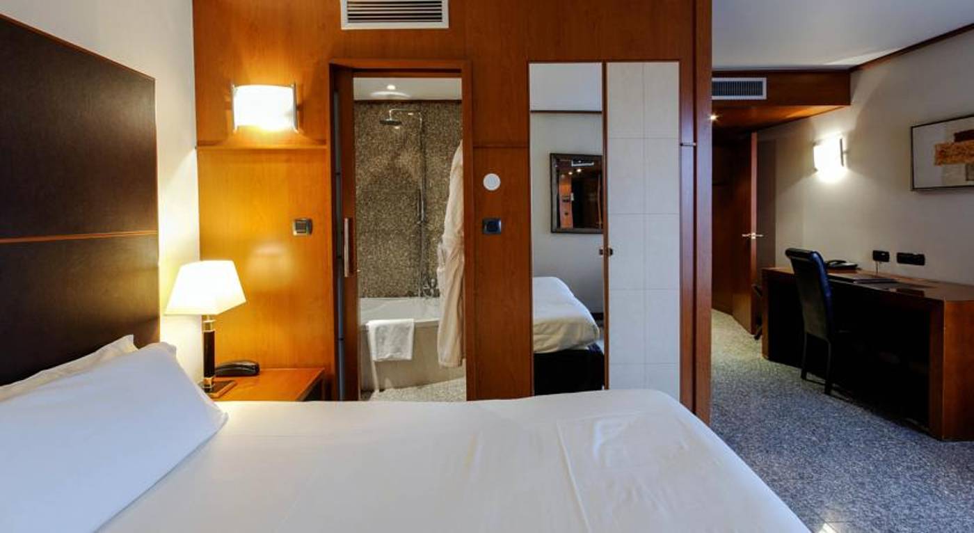 Goldstars Resort & Suites