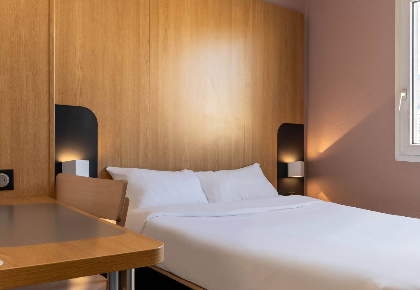 B&B HOTEL Grenoble Centre Verlaine-France-GRENOBLE-Room-7