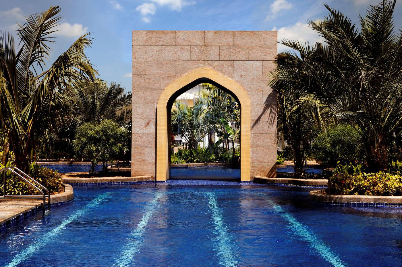 Conrad-Hotel-Dubai-Pool-3
