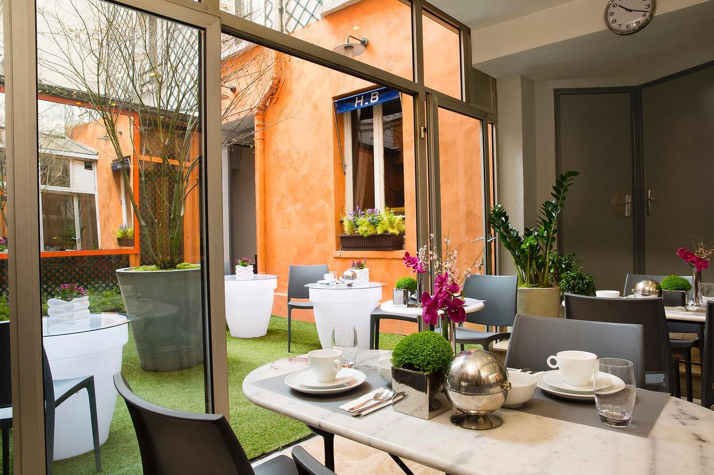 Le-Petit-Oberkampf-Hotel---Spa-Restaurant-1