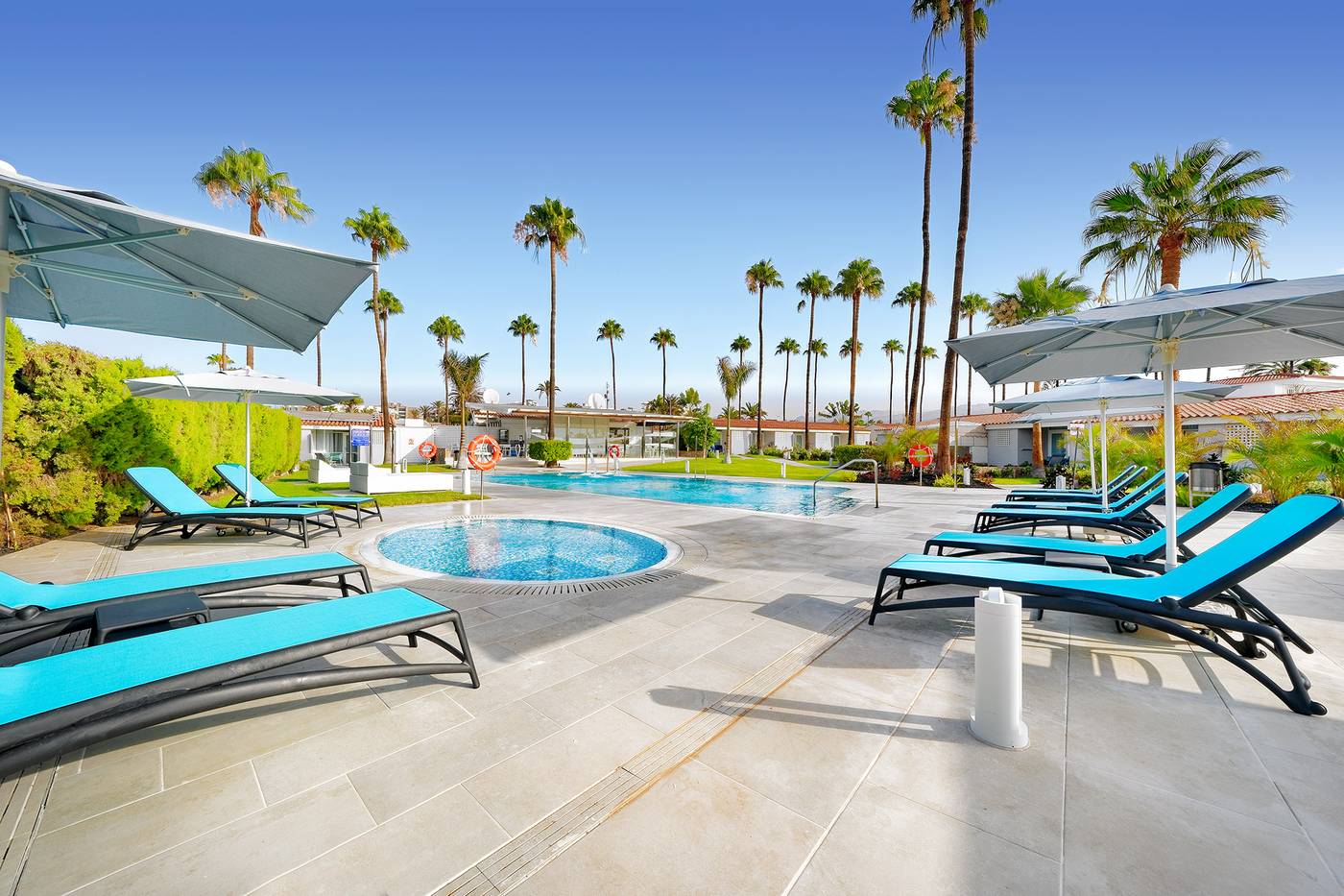 Relaxia-Los-Girasoles--Bungalows--Pool-2