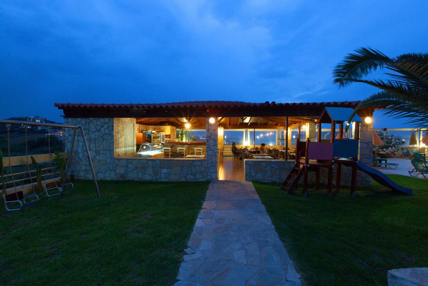 Top-Hotel-Bar-14