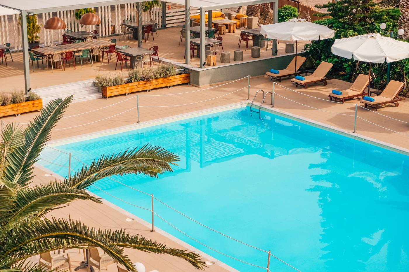 Apollo-Resort-Art-Pool-3