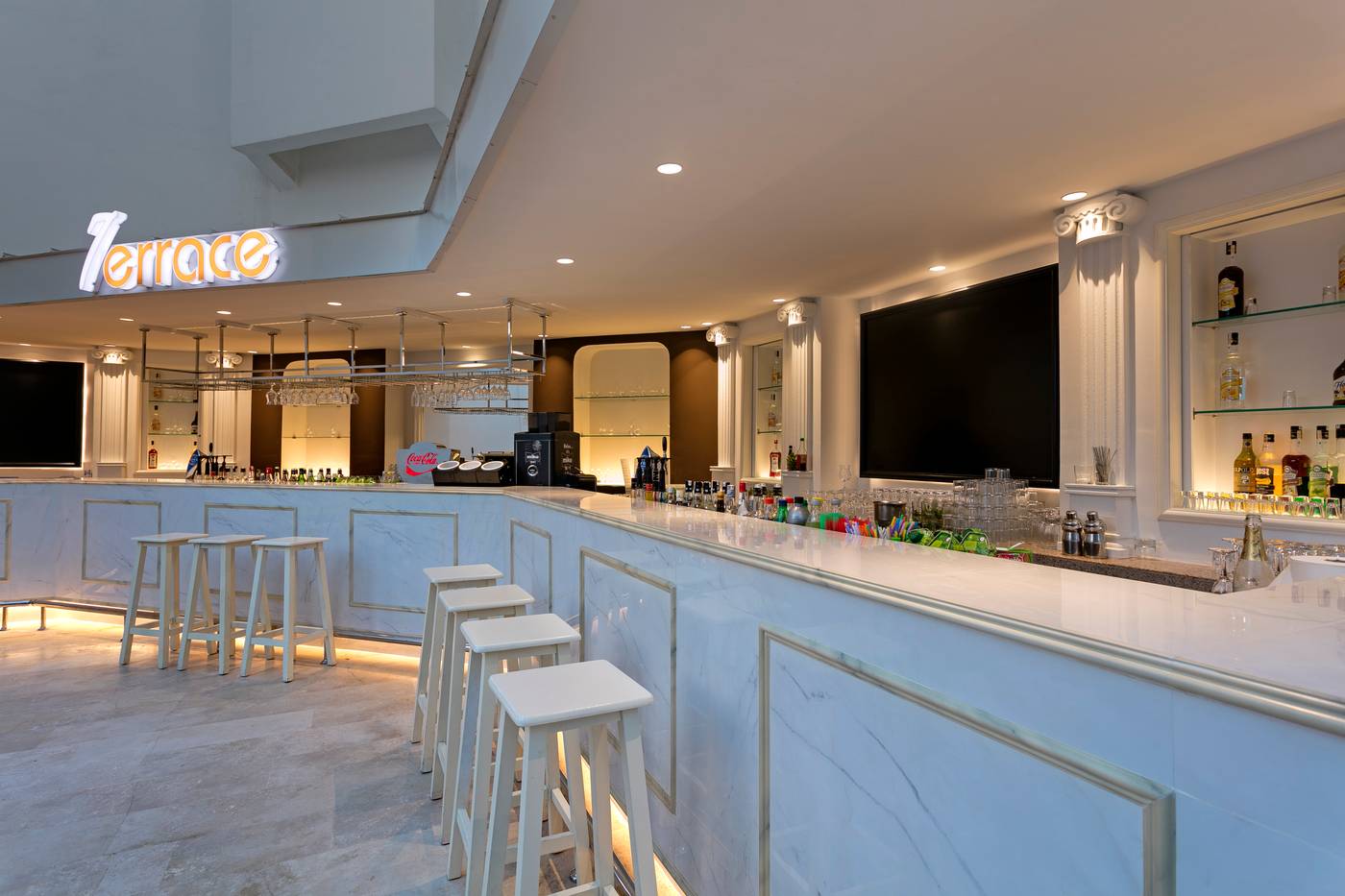 Seven-Seas-Hotel-Blue-Bar-75