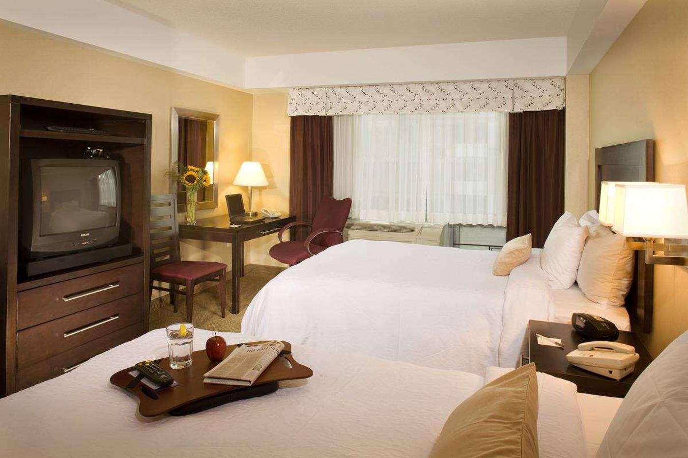 Hampton-Inn---Suites-Boston-Crosstown-Center-Room-21