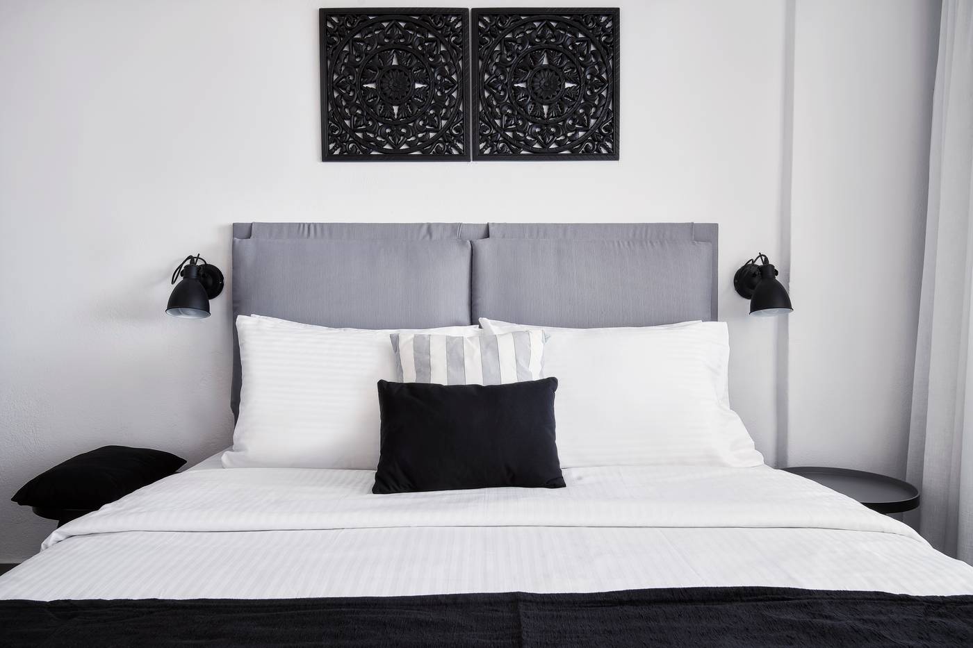 Mr-and-Mrs-White-Oia-Santorini-Room-20