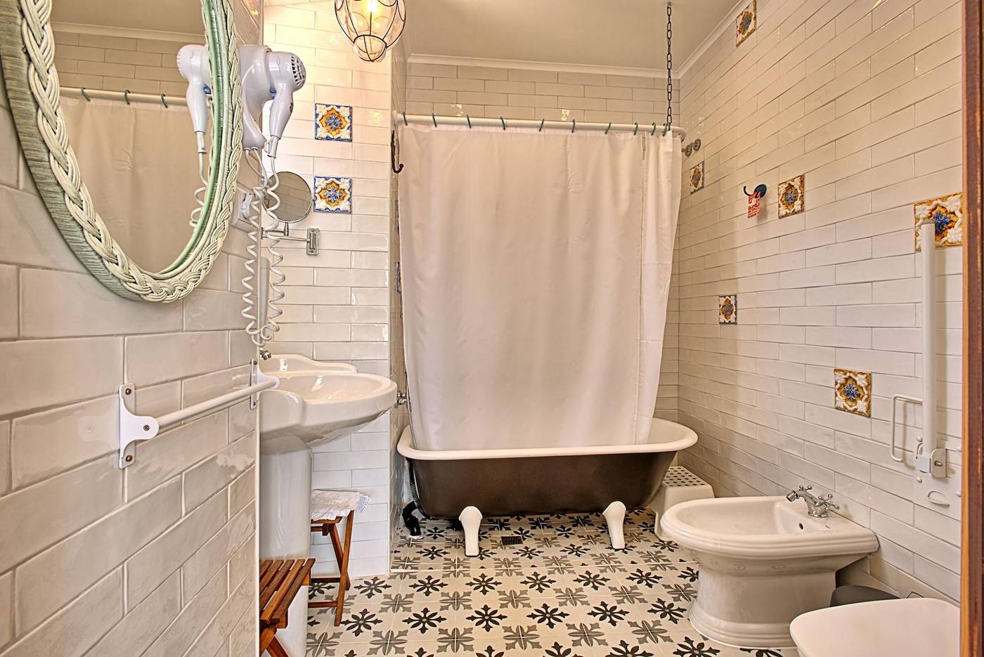 Ninho-Saloio-Room-46