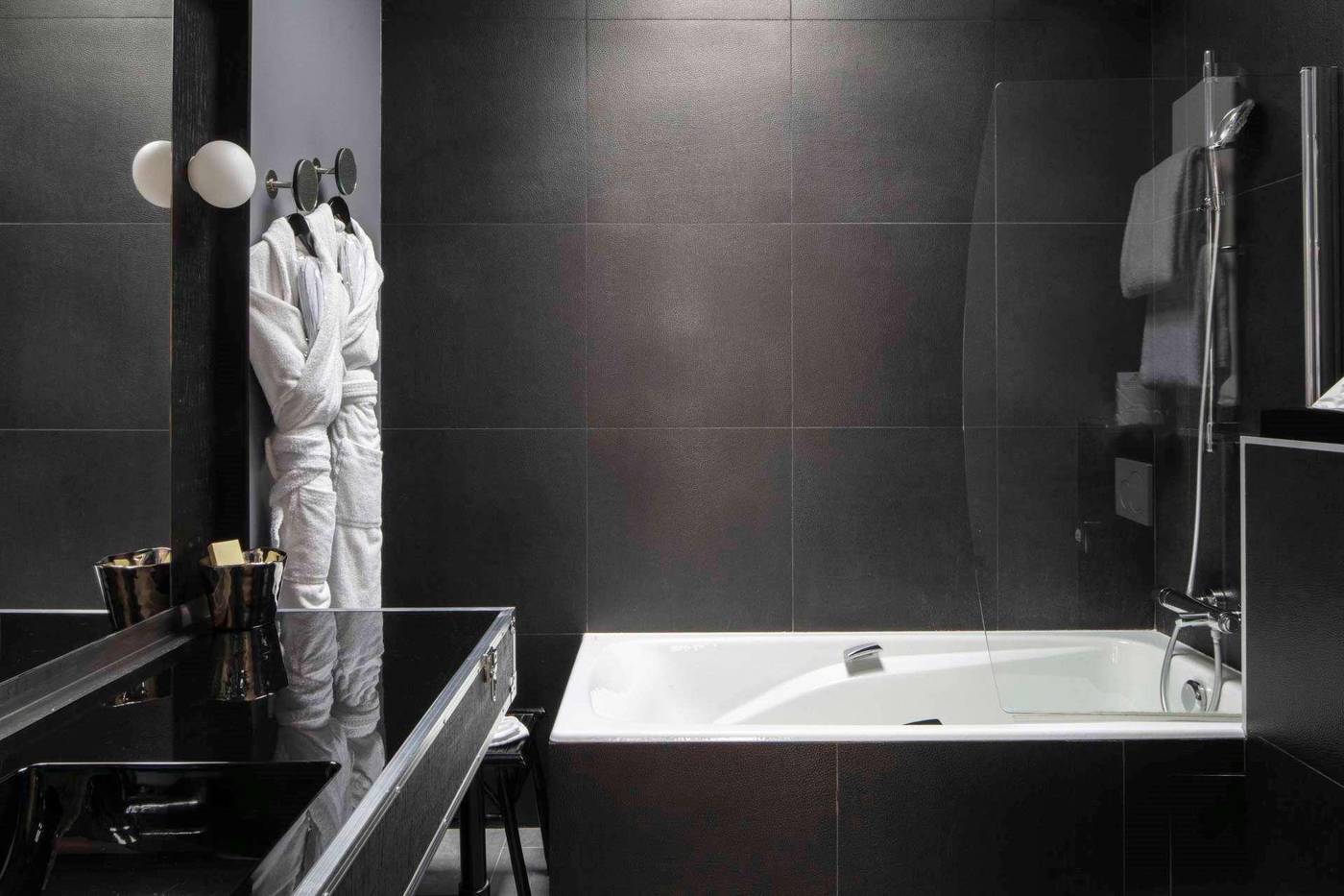 Le-123-Sebastopol-Astotel-Room-36