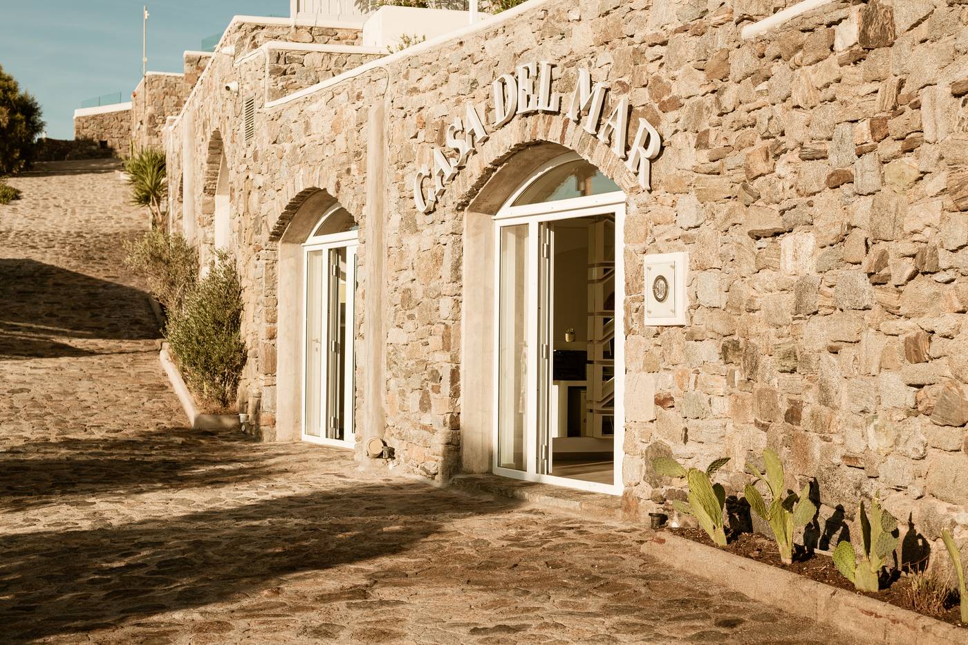 Casa-Del-Mar-Mykonos-Seaside-Resort-Lobby-12