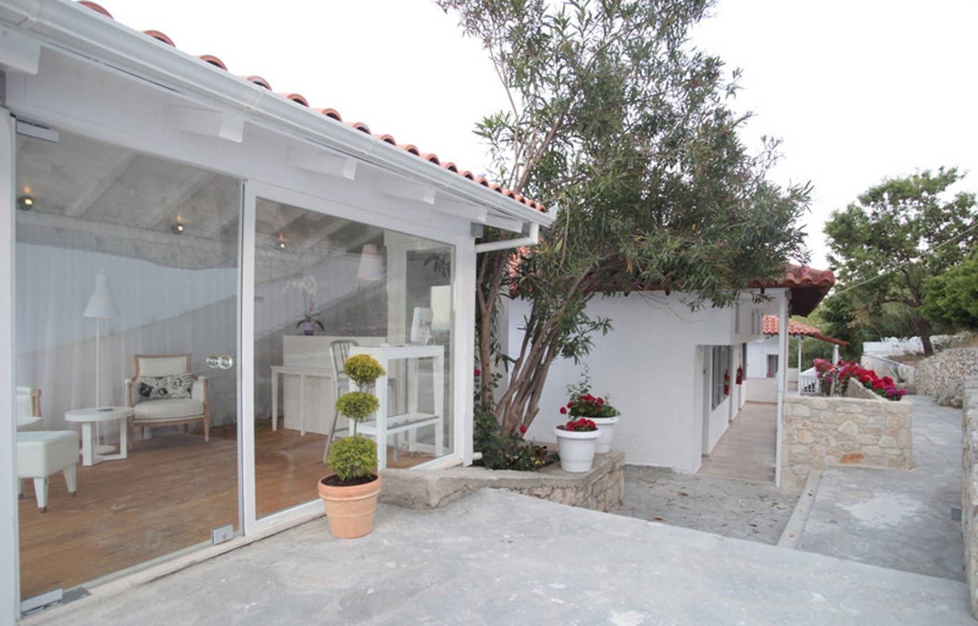 White Suites - Adult Only