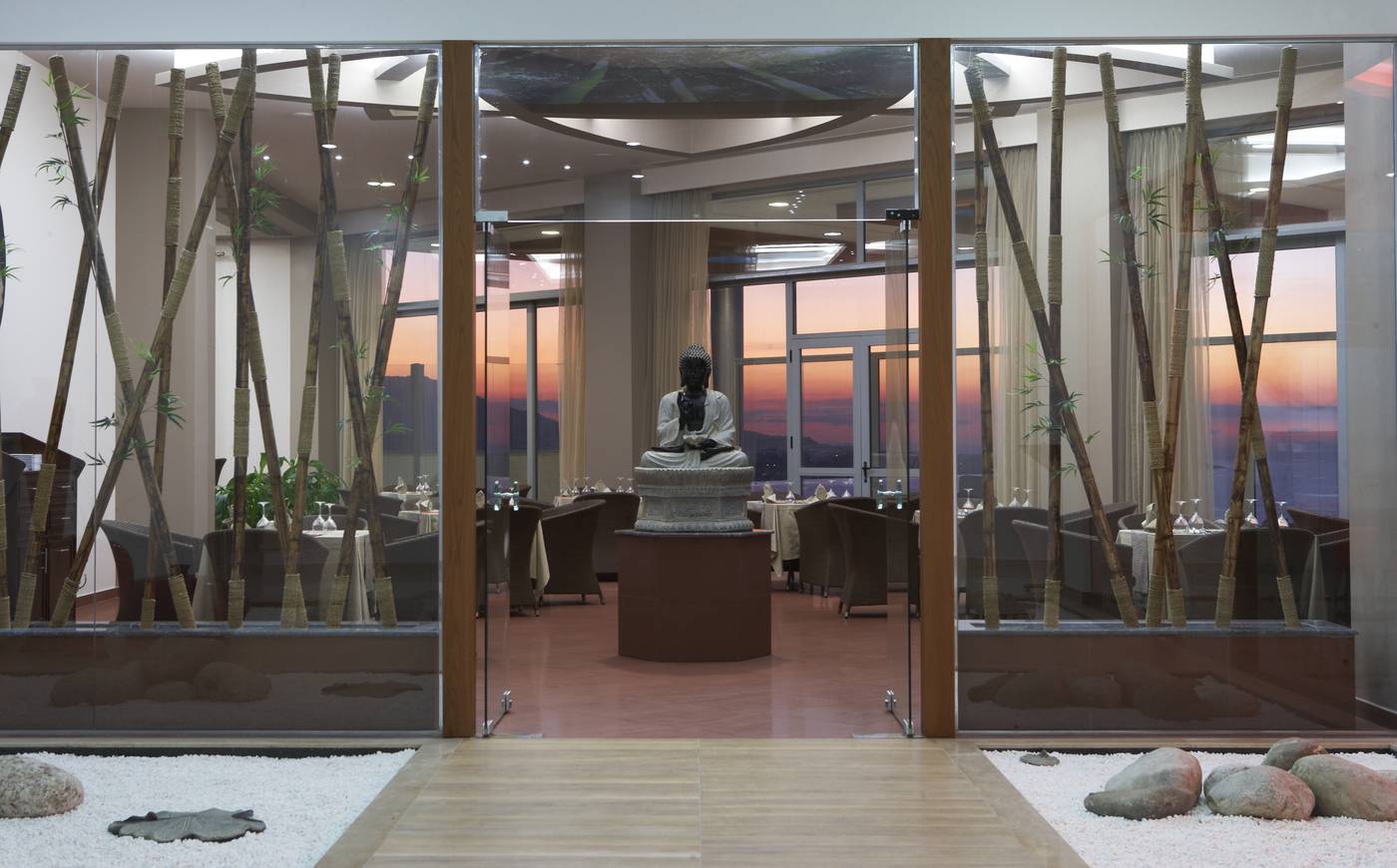Atrium-Platinum-Luxury-Resort---Spa-Restaurant-39