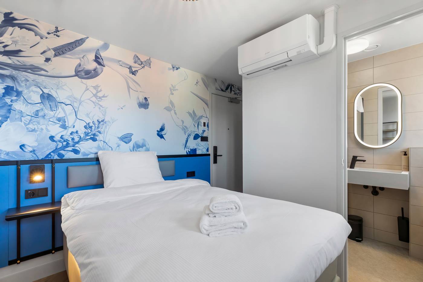 Dutch-Design-Hotel-Vondelpark-Room-6