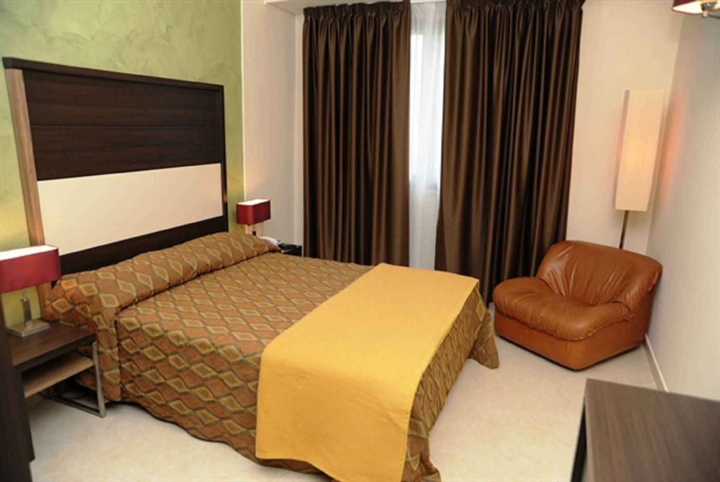 Viola-Palace-Hotel-Room-8