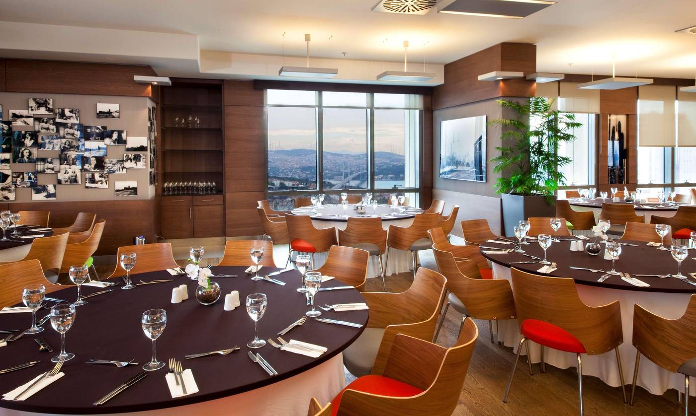 Point-Hotel-Barbaros-Restaurant-35