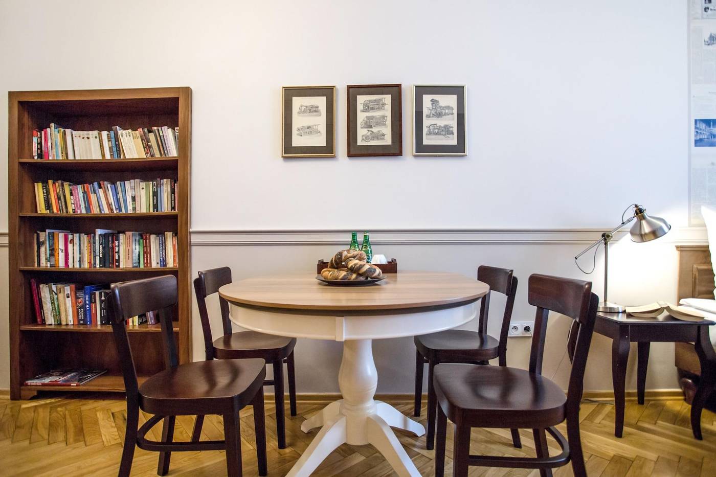 Scharffenberg-Apartments-Main-Square-Room-7