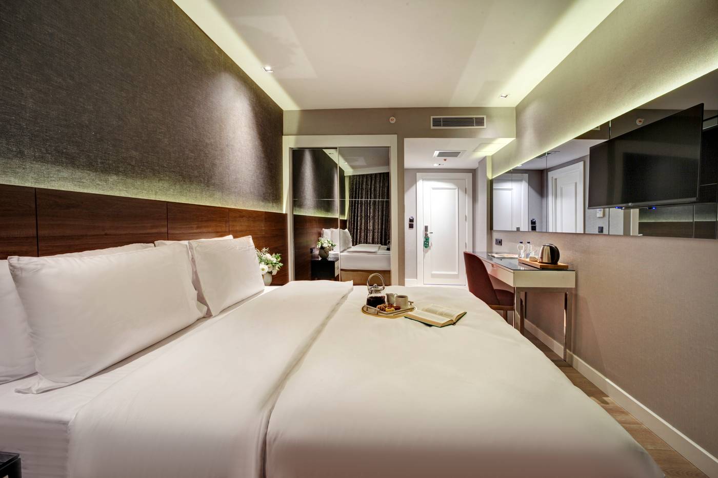 Dora-Pera-Hotel-Room-12