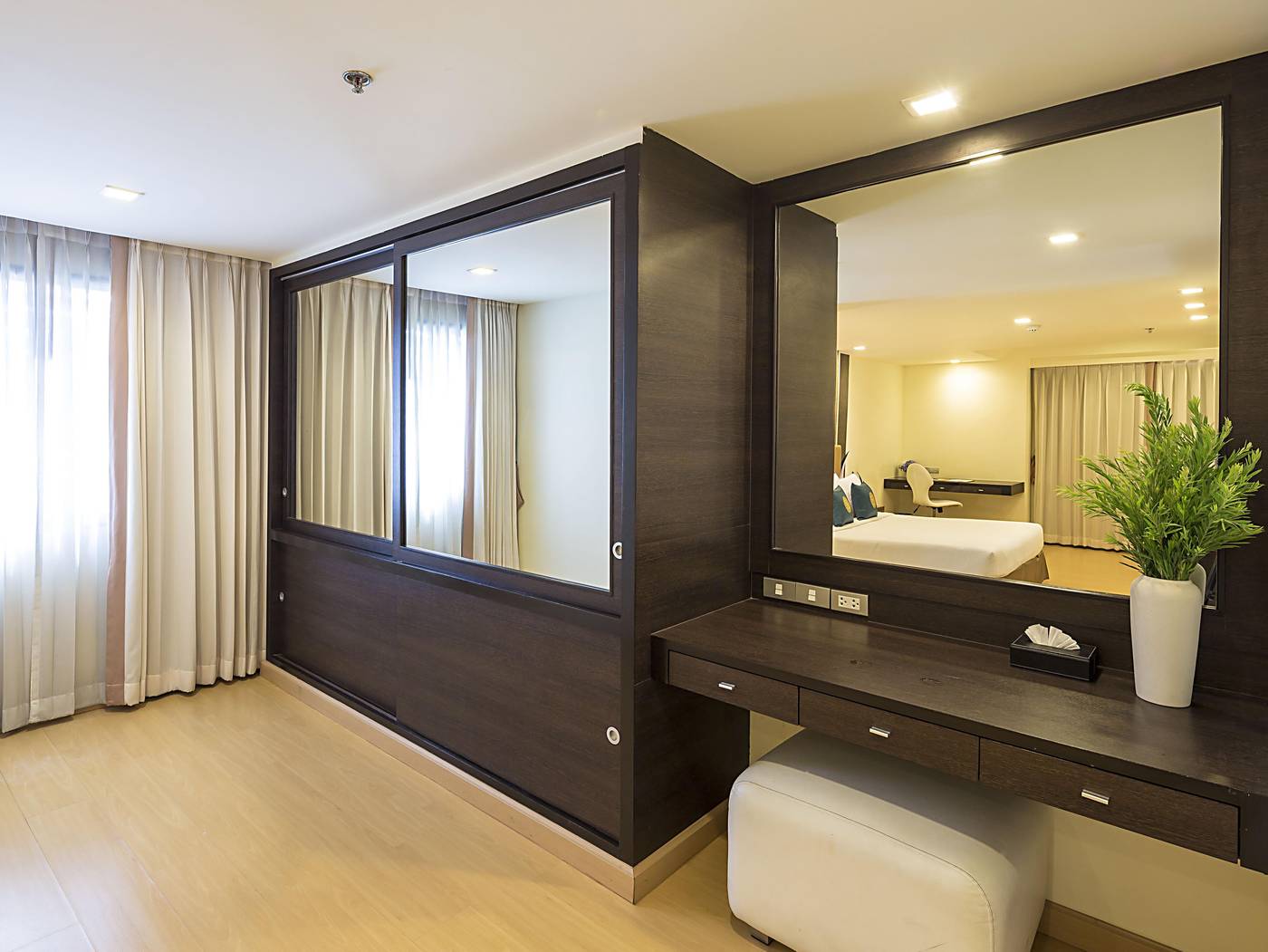Aspen-Suites-Sukhumvit-2-Room-30