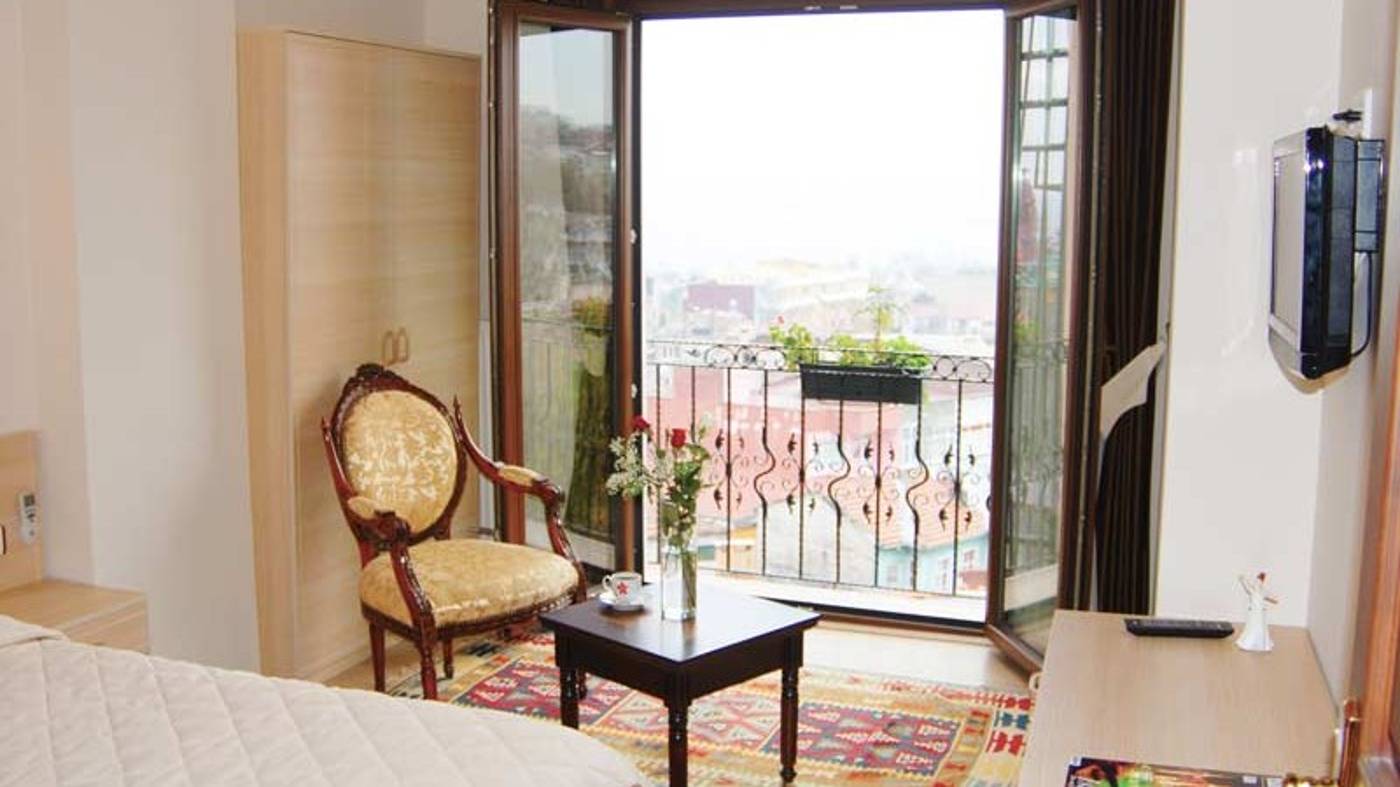 Art-City-Hotel-Room-23