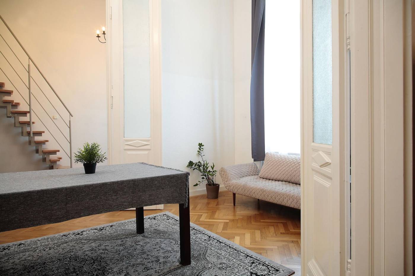 Maverick-Apartments---Vintage-Doubles-Room-5