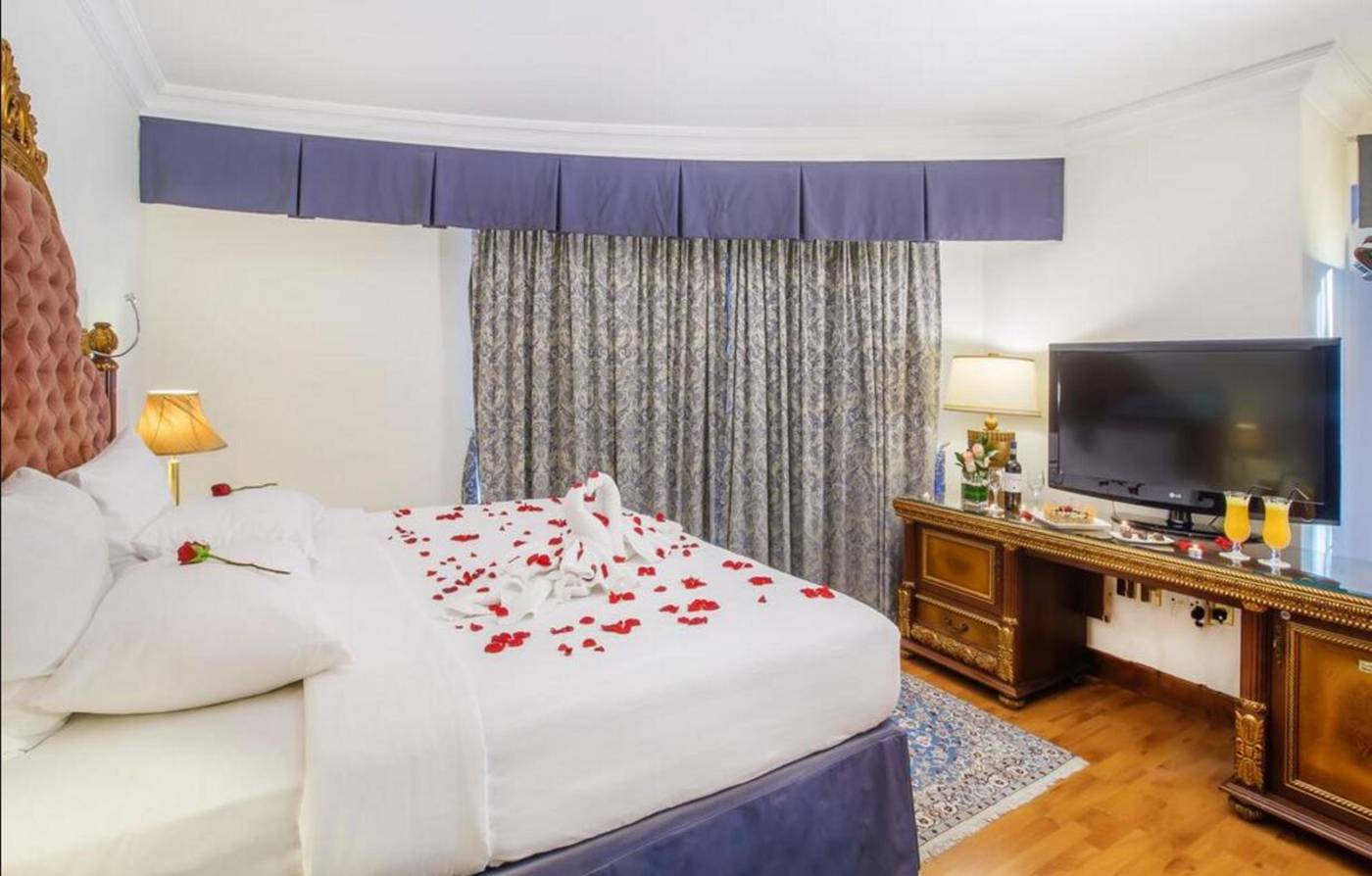 Grand-Excelsior-Bur-Dubai-Room-24