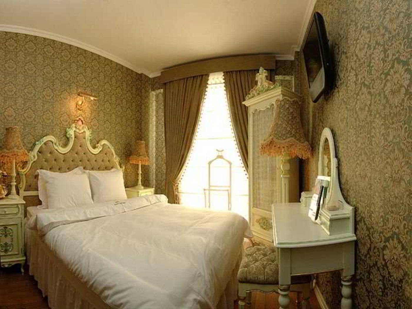 Amisos-Boutique-Hotel-Room-6