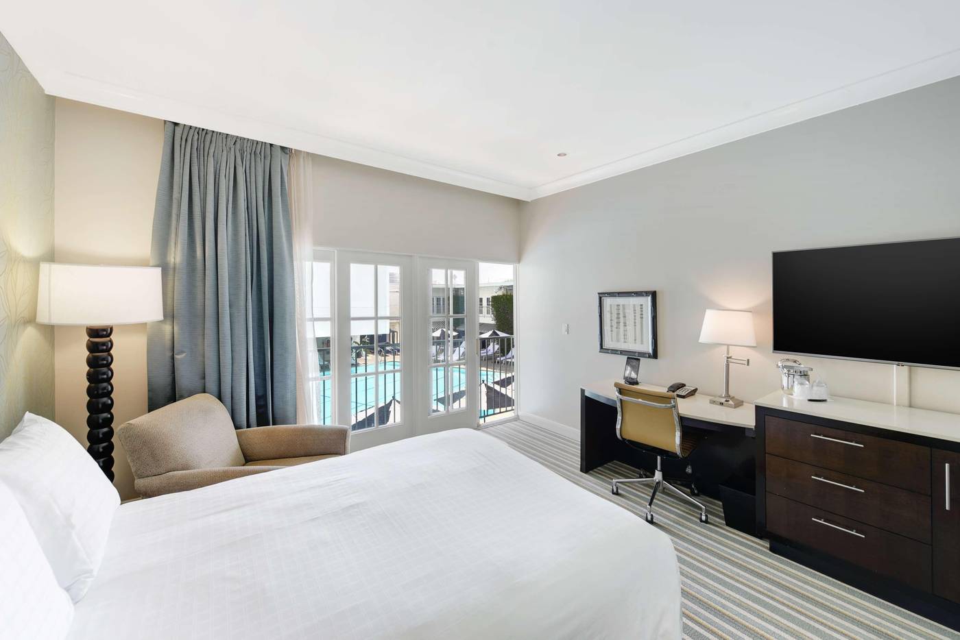 Beverly-Hilton-Room-42