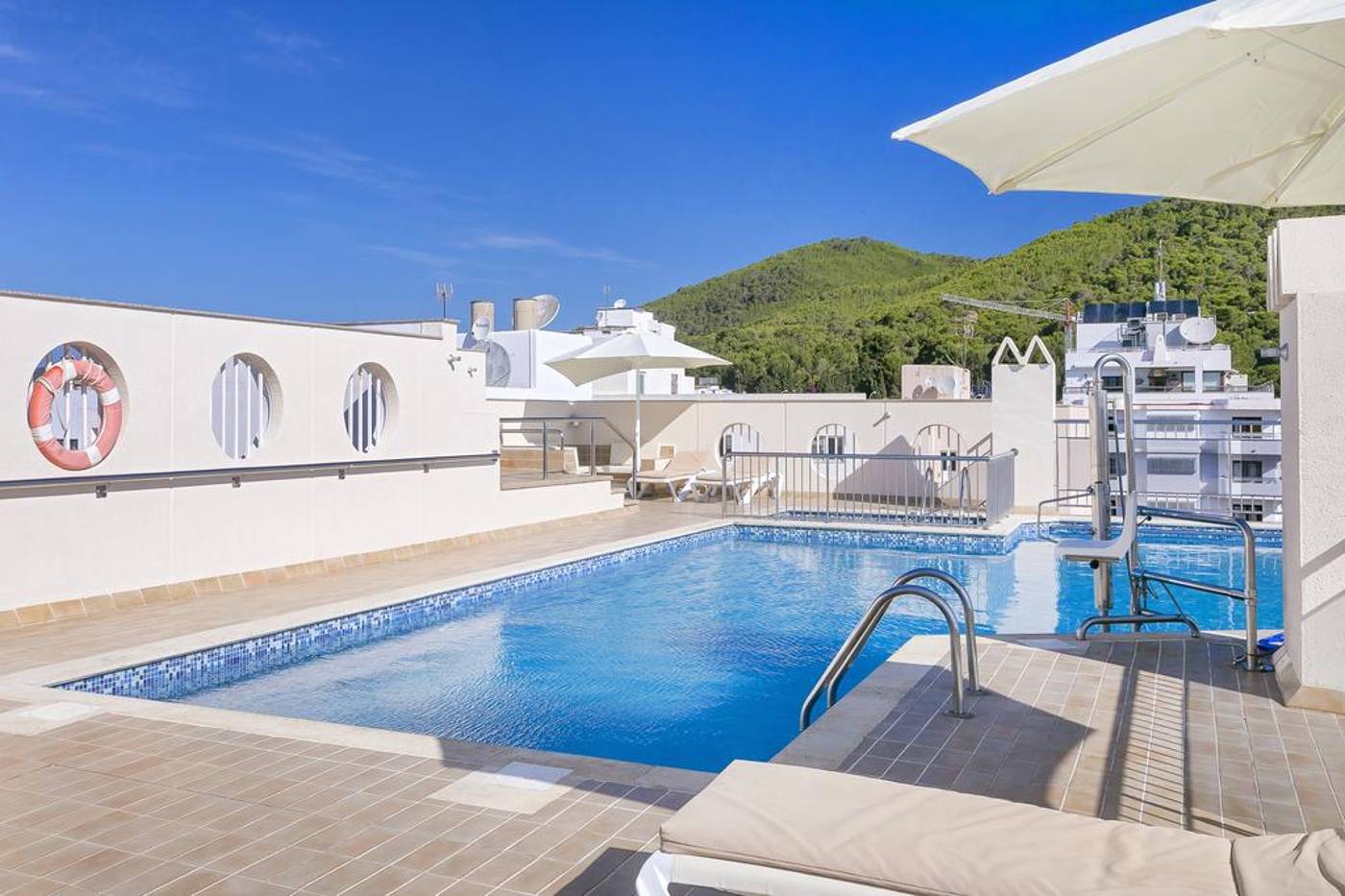 Duquesa-Playa-Sports-and-Entertainment-4