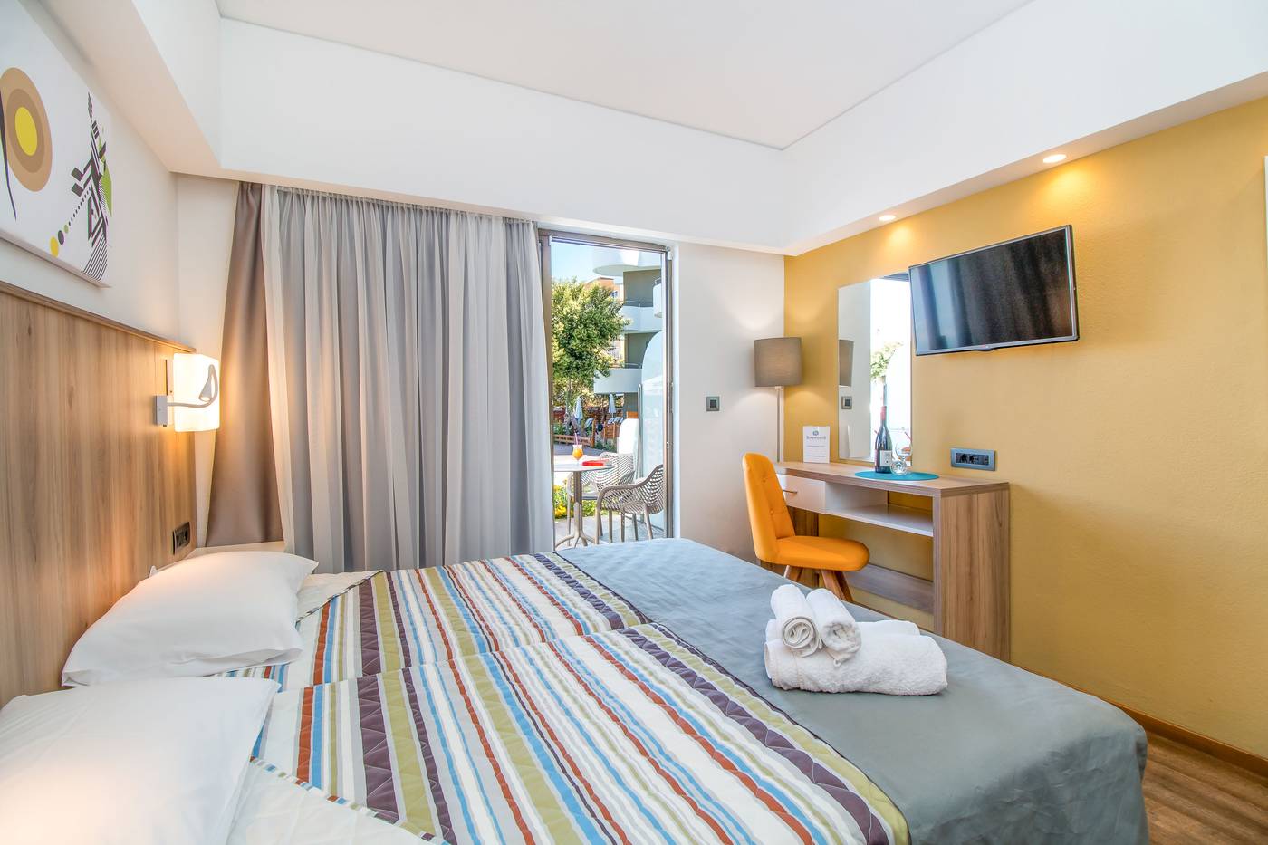 Sunny-Days-Apartments-Room-29