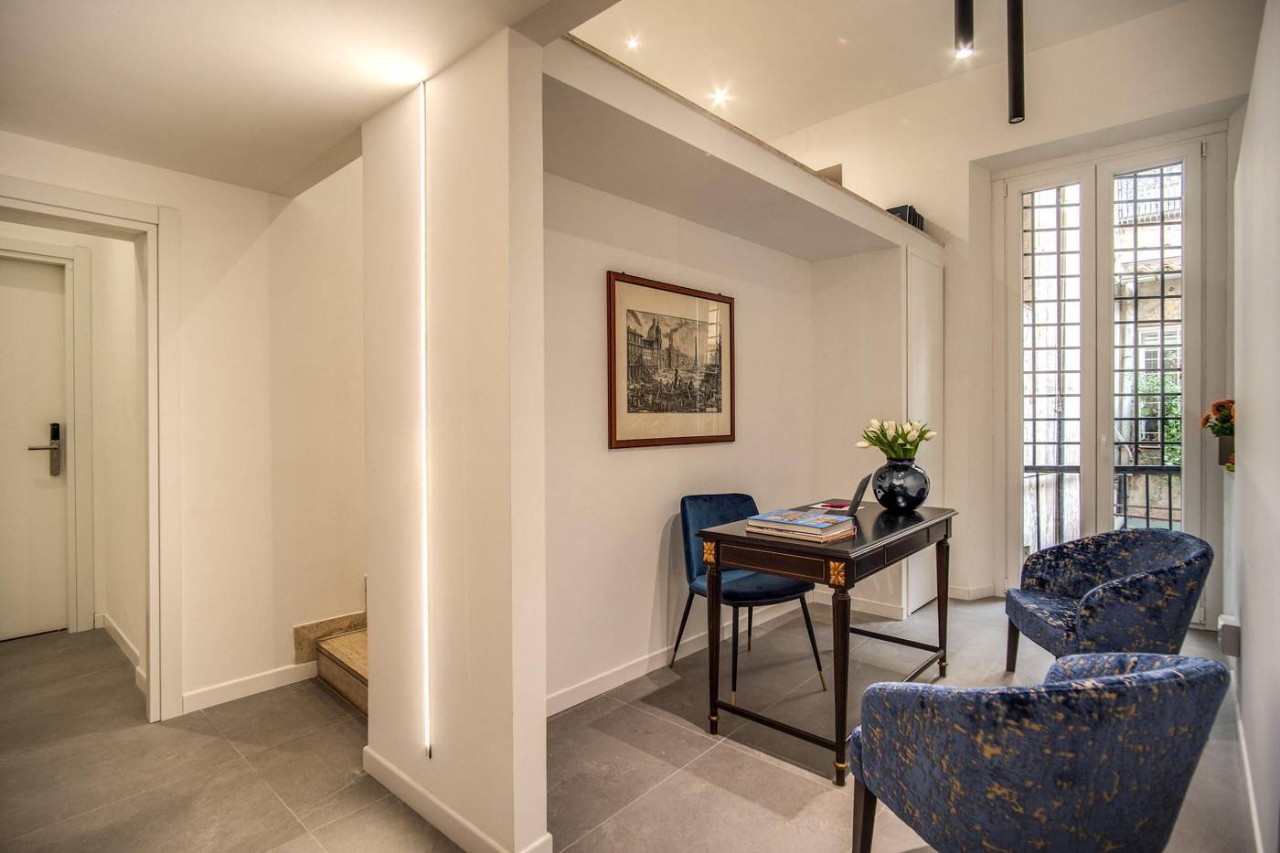 Little-Queen-Suite-Lobby-5