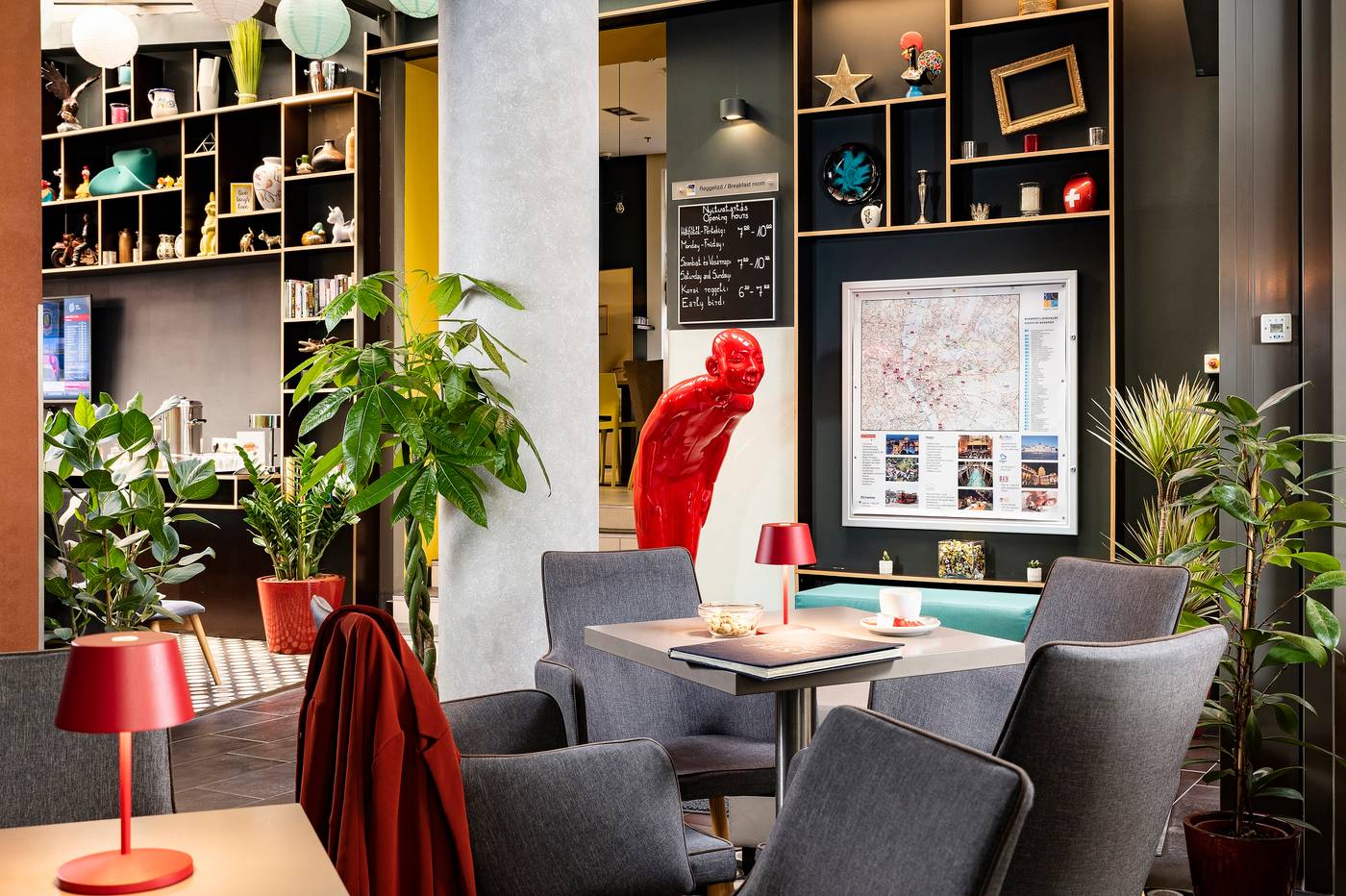 Bo18-Superior-Hotel-Lobby-6