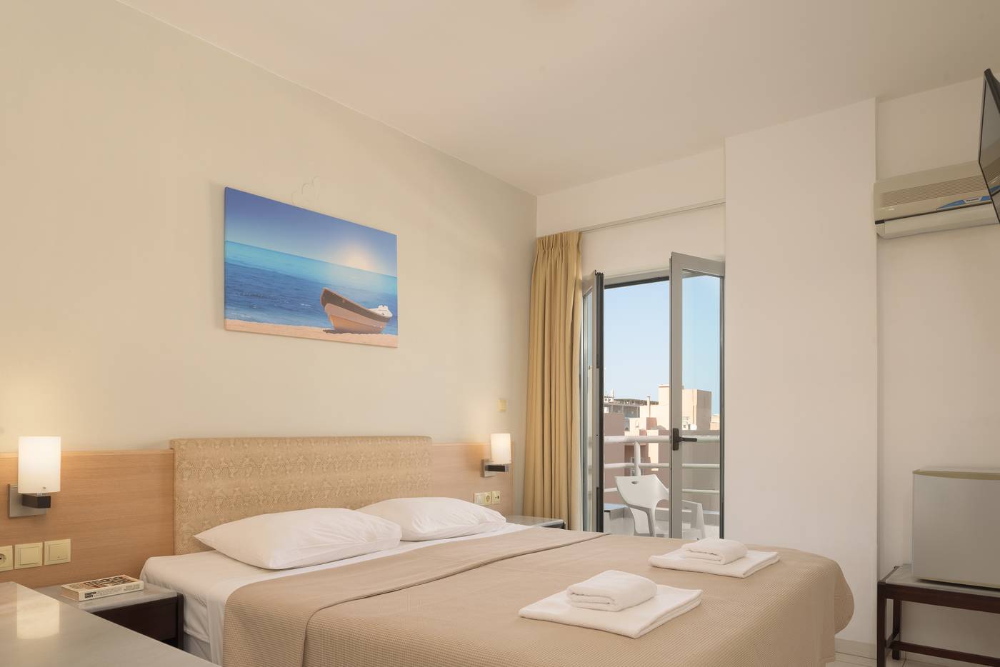 Sergios-Hotel-Room-44